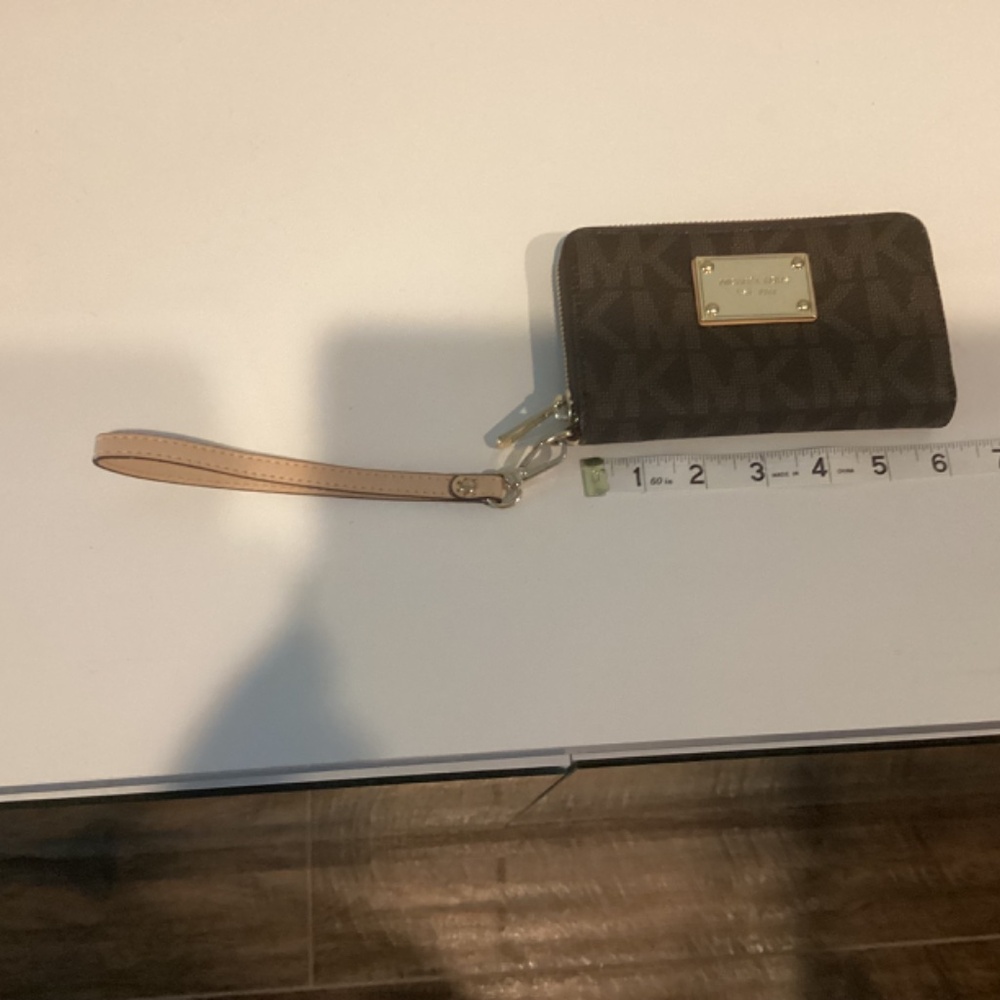 Michael Kors Signature logo Wristlet Wallet - Picture 3 of 11
